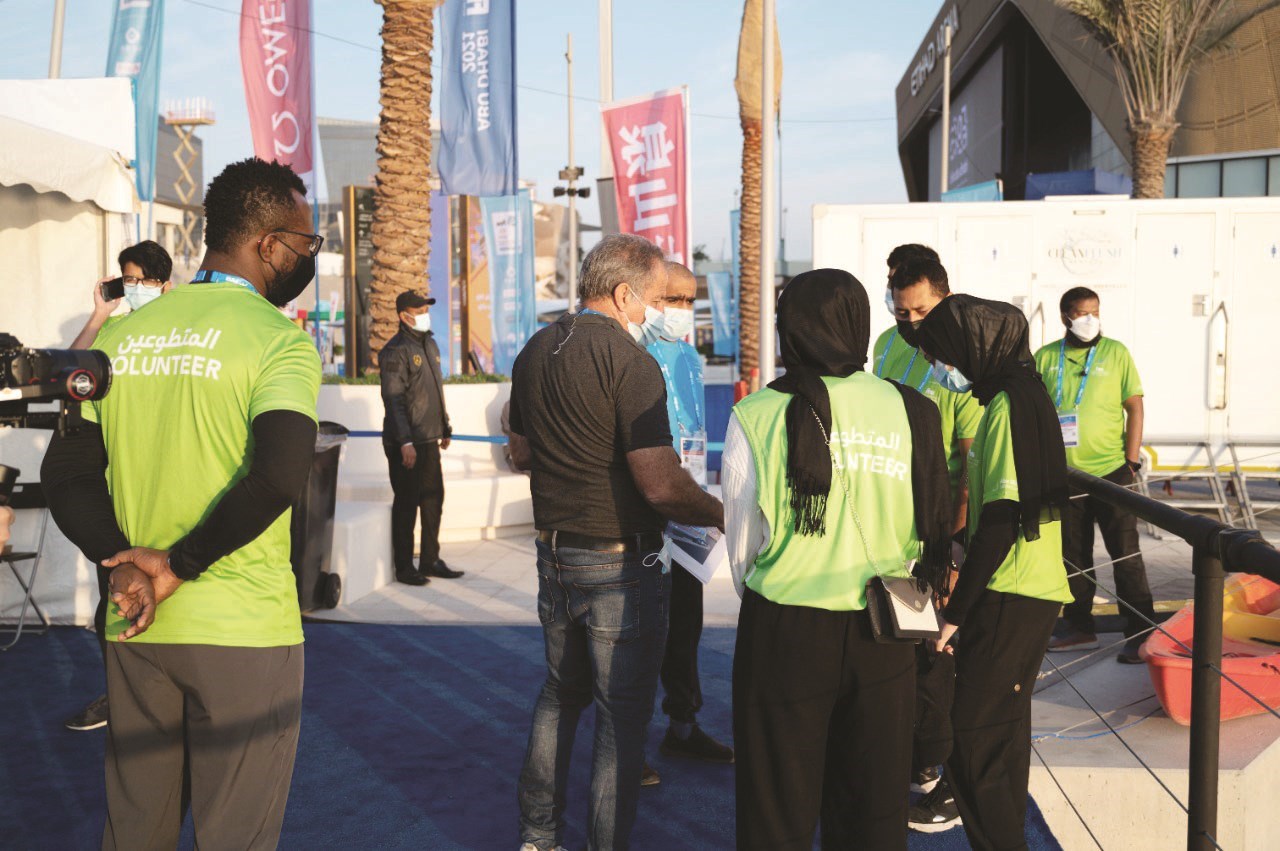 637 متطوعاً يرسمون لوحة العطاء في مونديال السباحة