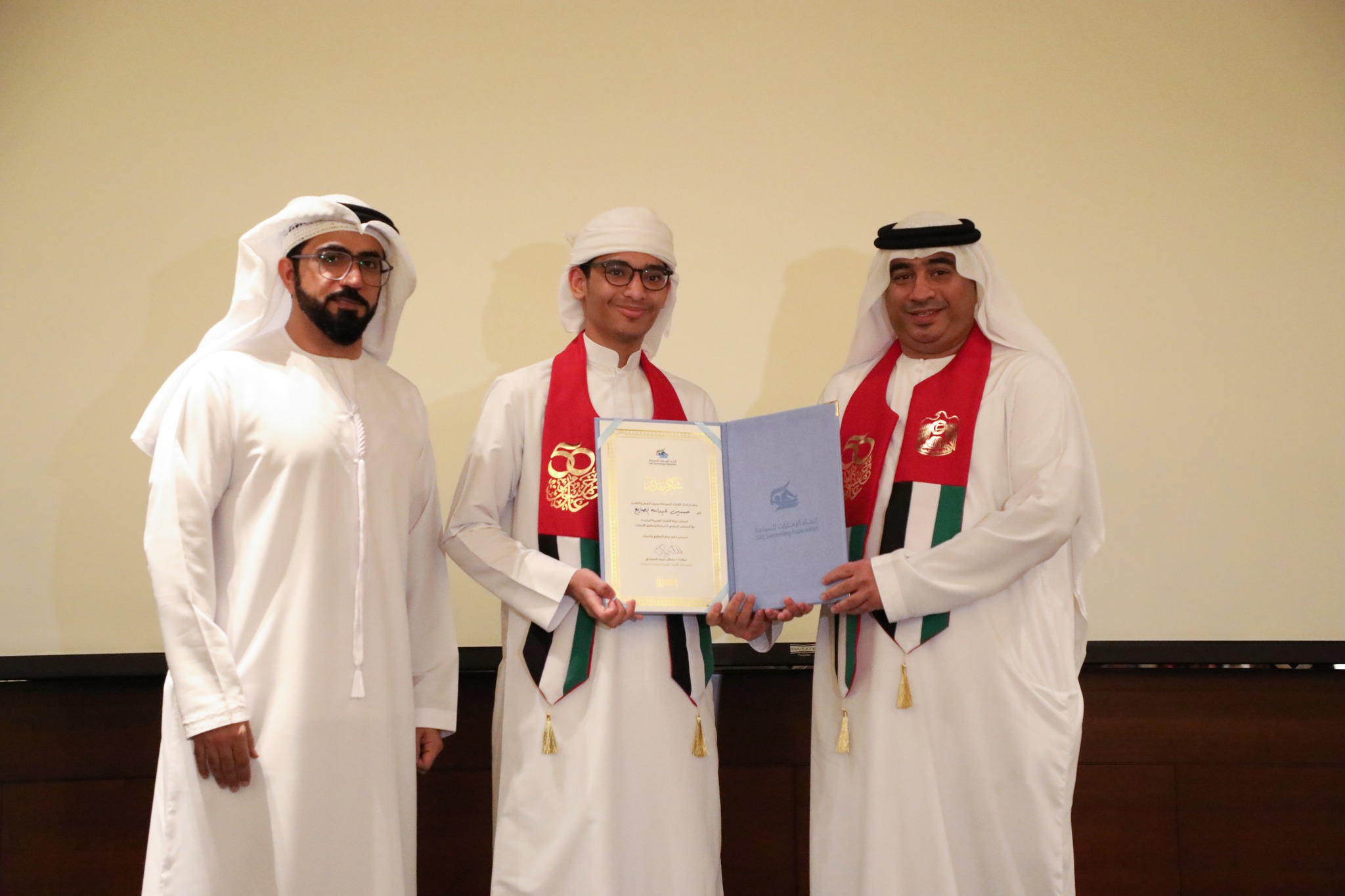 نجوم سباحة سابقين سبق لهم رفع علم الدولة في المحافل الخليجية والعربية كانو ضمن المكرمين إضافة إلى نجوم البطولة العربية للسباحة أبوظبي 2021