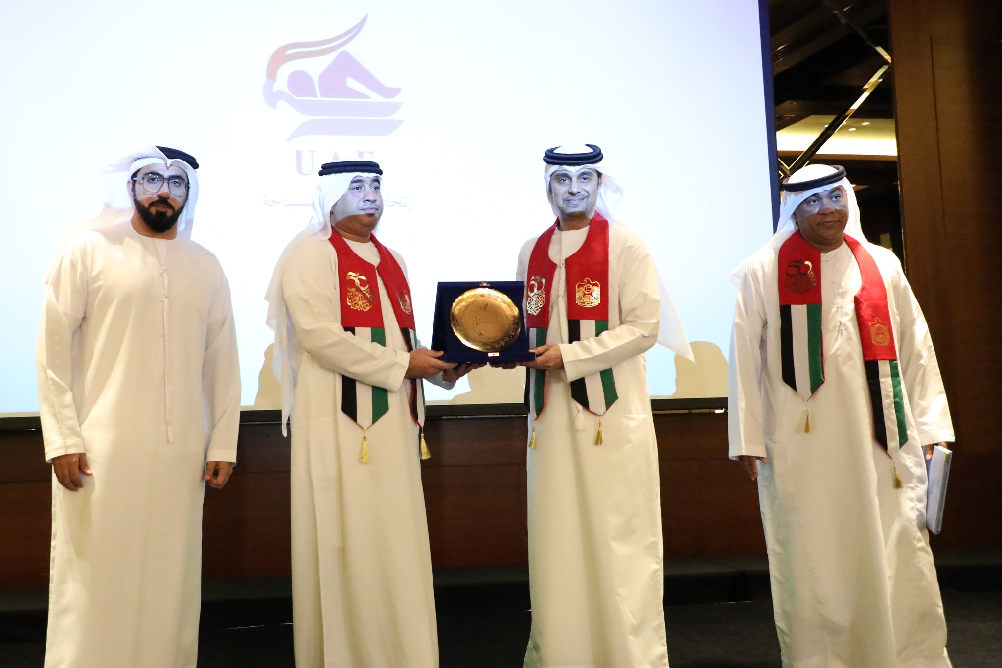 تكريم رواد السباحة وأصحاب الإنجازات في احتفالات العيد الوطني وعام الخمسين