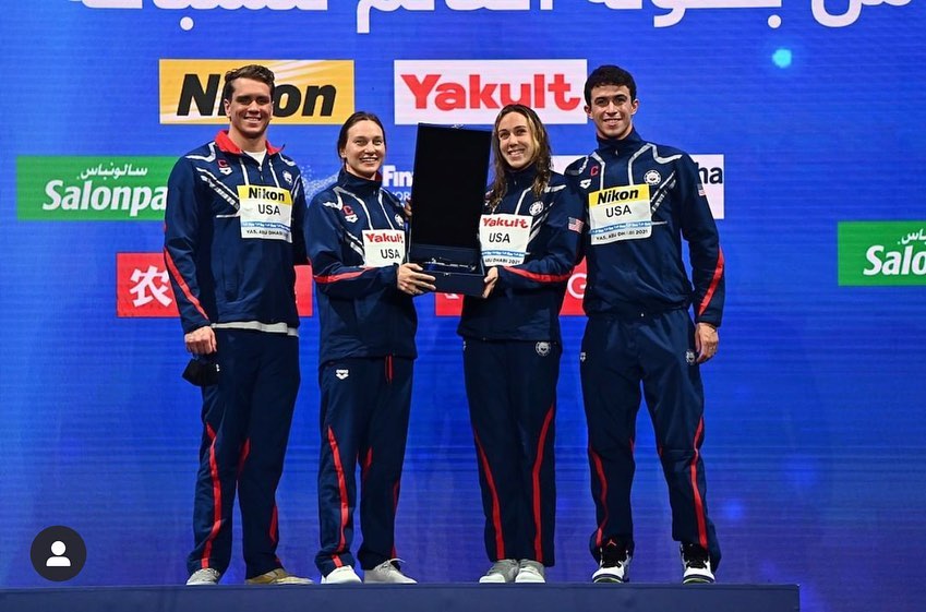 سيوبهان هاوجي وكليمنت كوليسنيكوف  حصلوا على جائزة أفضل سباحين فرديين وفريق الولايات المتحدة الأمريكية 