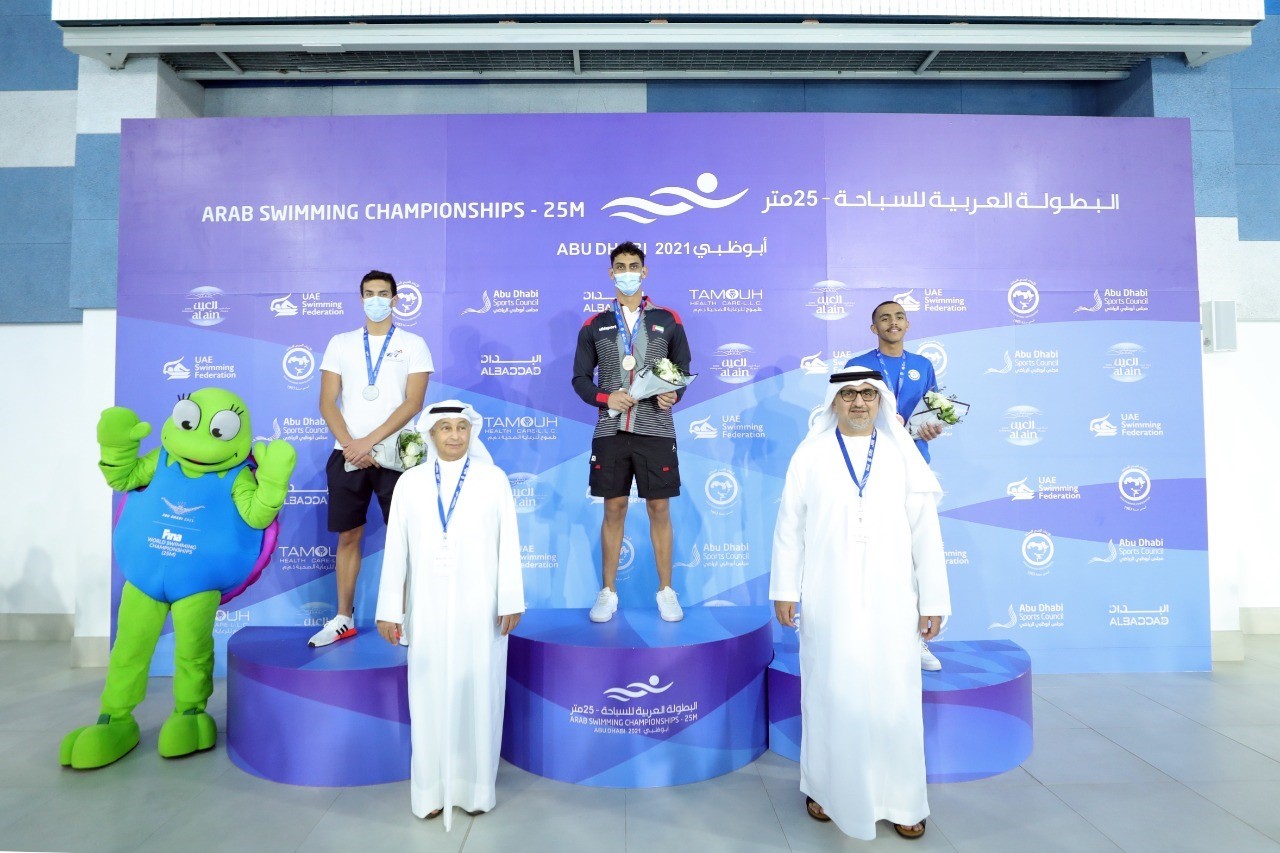 3 ميداليات للإمارات في افتتاح «عربية السباحة»